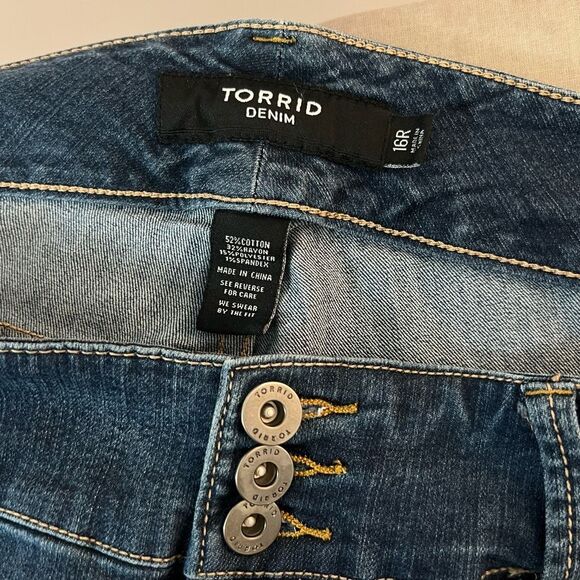 Torrid Blue 3 Buttons Waist Whisker Faded Cotton Blend Skinny Jeans Size 16R - Picture 7 of 9